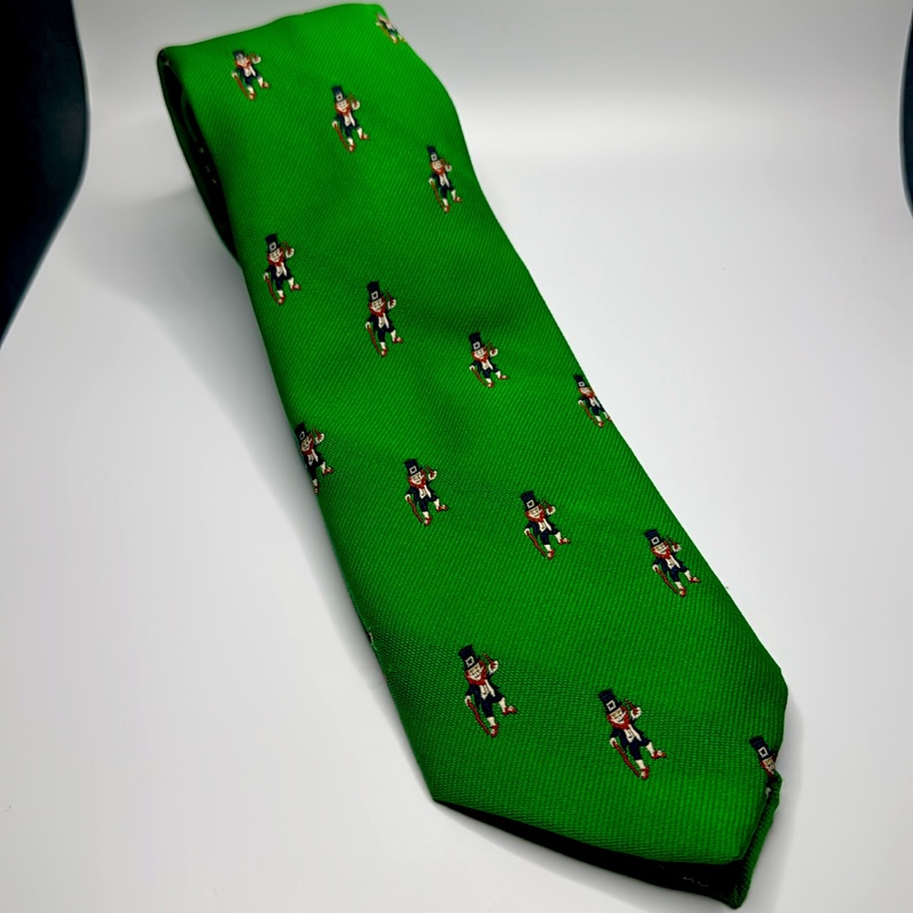 Cape Cod Neckwear St. Patrick’s Day Notre Dame Traditional Leprechaun Print‎ Tie